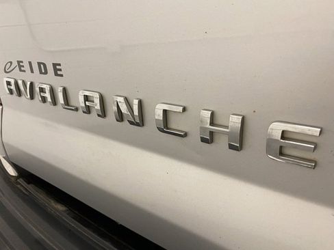 Used 2013 Chevrolet Avalanche LTZ image 31