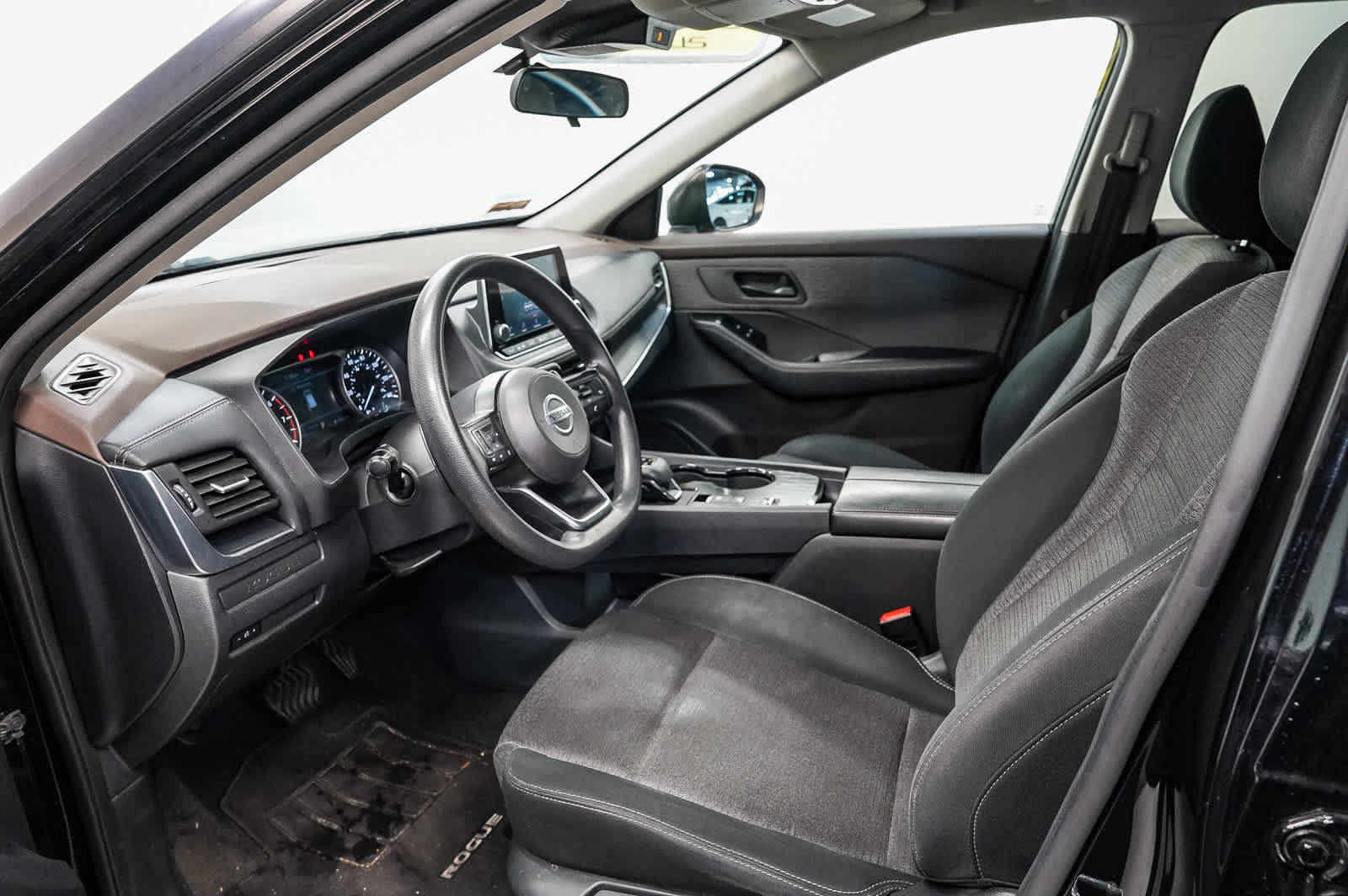 Used 2021 Nissan Rogue S FWD image 17