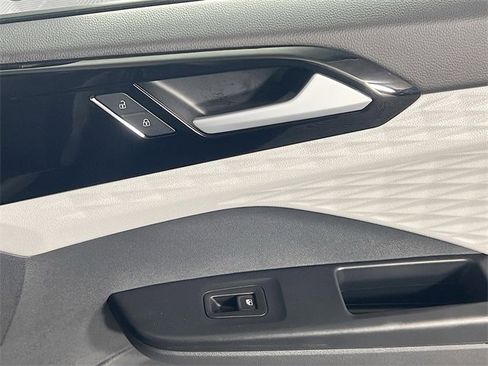 Used 2024 Volkswagen Taos S image 31