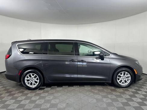 Used 2017 Chrysler Pacifica LX FWD image 6