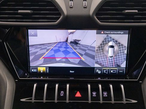 Used 2022 Lamborghini Urus AWD/4WD image 42