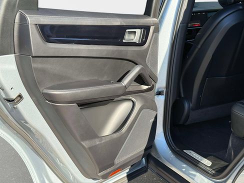 Used 2021 Porsche Cayenne S image 28