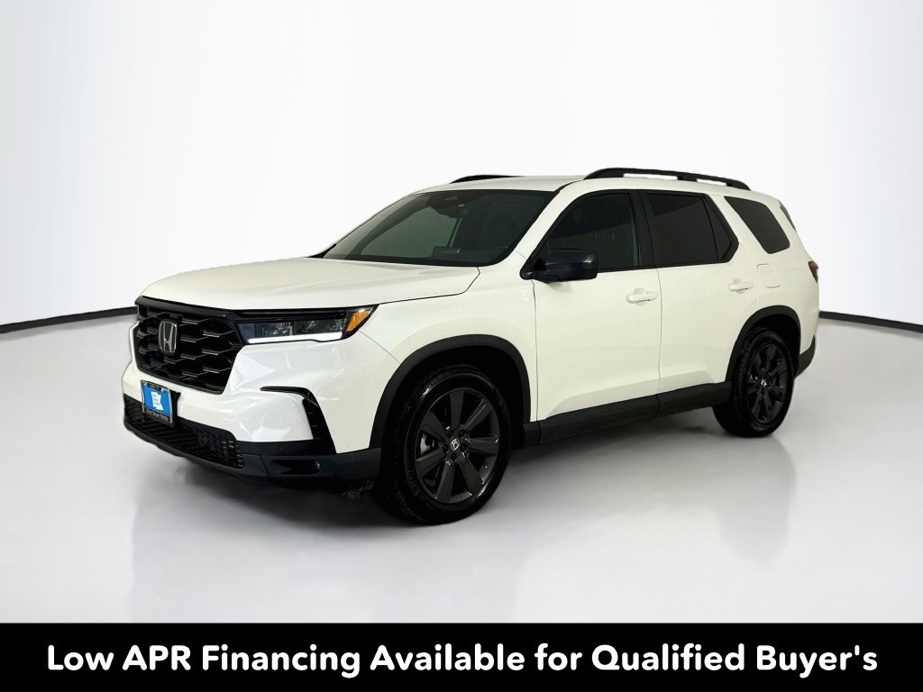 Used 2025 Honda Pilot Sport image 3