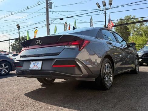 Used 2024 Hyundai Elantra SEL FWD image 9