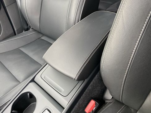 Used 2025 Volvo XC40 B5 Core image 33