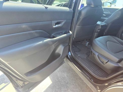 Used 2024 Toyota Grand Highlander AWD image 17