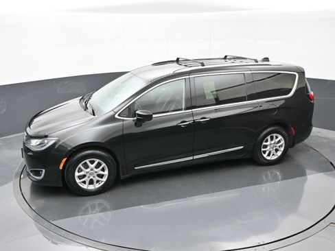 Used 2020 Chrysler Pacifica Touring-L image 33