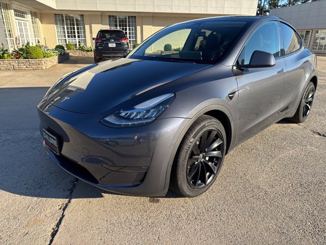 Used 2023 Tesla Model Y Long Range AWD/4WD image 2