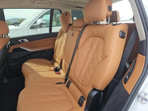 Used 2025 BMW X7 xDrive40i AWD/4WD image 4