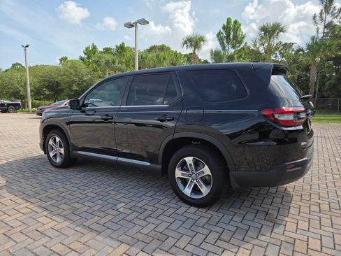 Used 2025 Honda Pilot EX-L image 9