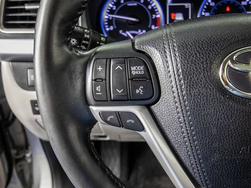 Used 2018 Toyota Highlander Limited Platinum FWD image 23