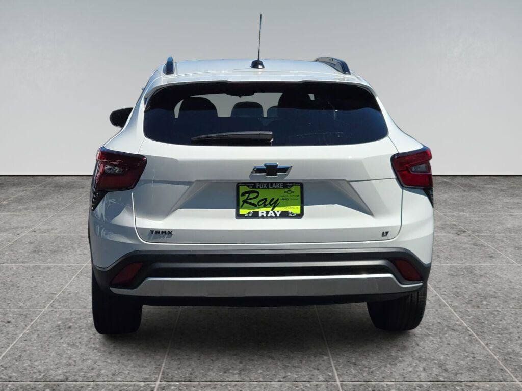 Used 2026 Chevrolet Trax LT w/ LT Convenience Package FWD image 16
