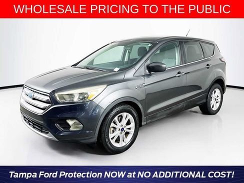 Used 2017 Ford Escape SE FWD image 1