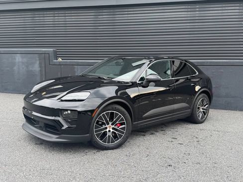 Certified 2025 Porsche Macan 4S Electric AWD/4WD image 6