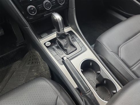 Used 2020 Volkswagen Passat 2.0T SE image 12