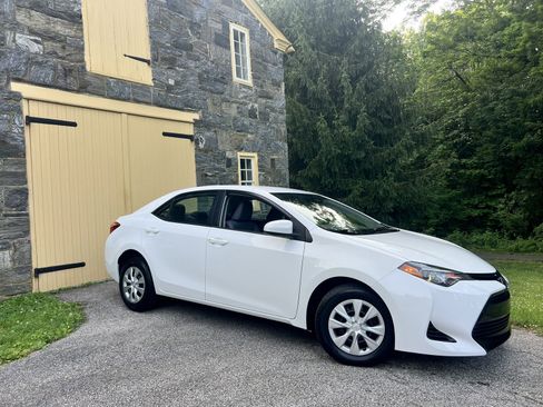 Used 2017 Toyota Corolla L w/ Carpet Mat Package (TMS) FWD image 89