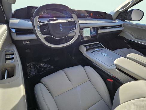 New 2025 Lincoln Navigator L Reserve image 18