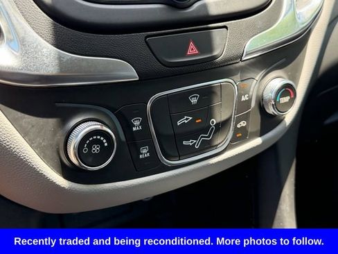 Used 2021 Chevrolet Equinox LS w/ LS Convenience Package FWD image 24