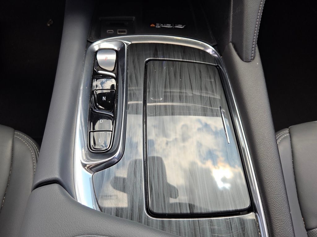 Certified 2023 Buick Enclave Essence w/ Experience Buick Package FWD image 19