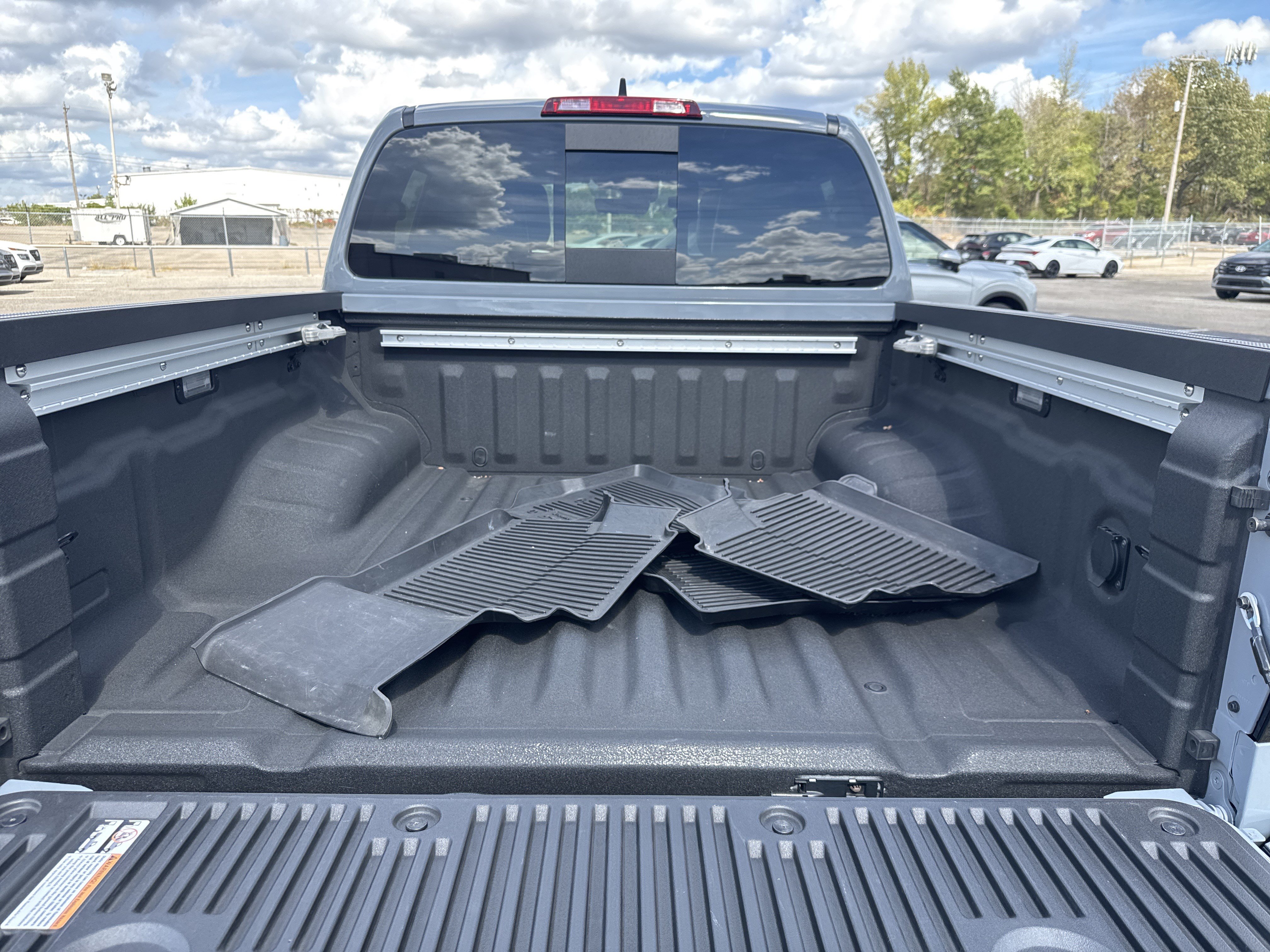 Used 2024 Nissan Frontier PRO-4X w/ Pro Premium Package AWD/4WD image 8