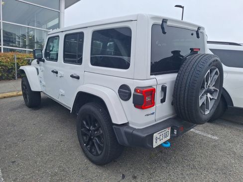 Used 2024 Jeep Wrangler Unlimited Sahara AWD/4WD image 4