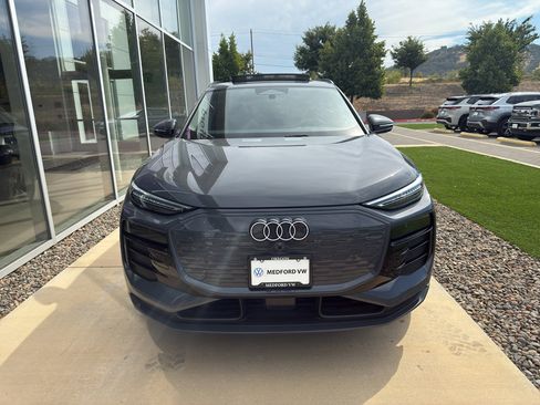 Used 2025 Audi Q6 e-tron Premium Plus image 2