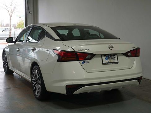 Used 2023 Nissan Altima 2.5 SV image 3