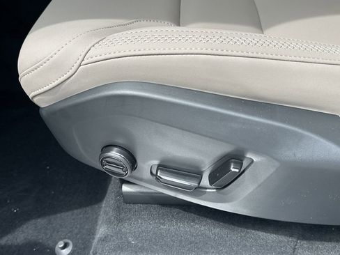 New 2025 Volvo XC90 B6 Plus w/ Protection Package Premier image 17