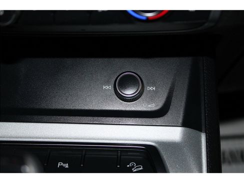 Used 2024 Audi Q3 2.0T Premium image 33