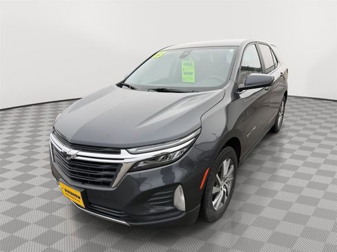 Used 2023 Chevrolet Equinox LT image 2