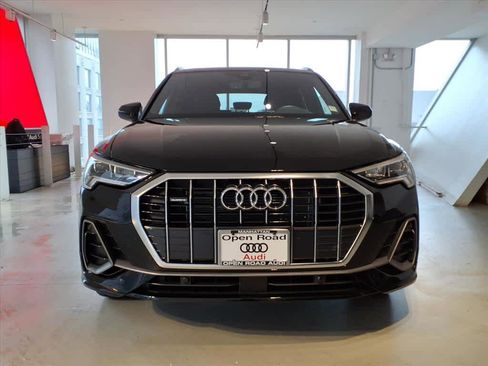 Certified 2025 Audi Q3 2.0T Premium w/ Convenience Package image 2