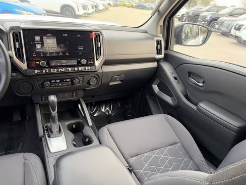 Used 2025 Nissan Frontier SV w/ SV Convenience Package image 20