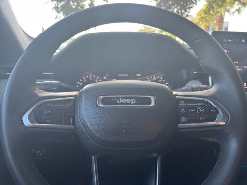 Used 2025 Jeep Compass Limited AWD/4WD image 29