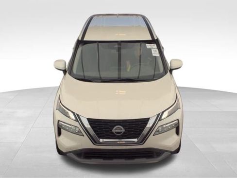 Used 2023 Nissan Rogue SV image 2