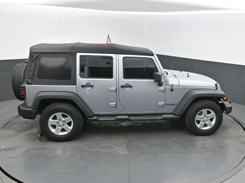 Used 2014 Jeep Wrangler Unlimited Sport w/ Max Tow Package AWD/4WD image 36