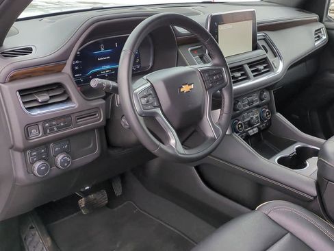 Used 2023 Chevrolet Suburban Premier image 2