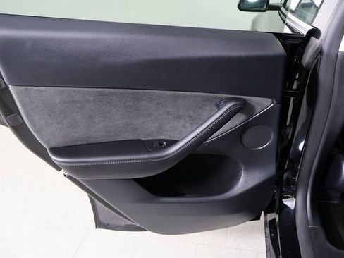 Used 2023 Tesla Model Y Performance image 16