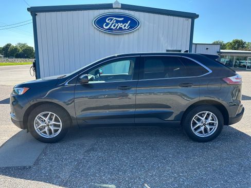 Used 2023 Ford Edge SEL image 3