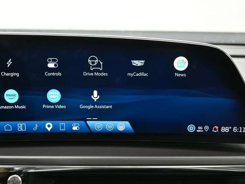 Used 2024 Cadillac Lyriq Tech RWD image 40