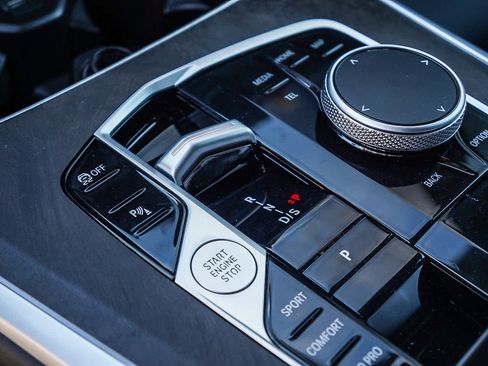 Used 2025 BMW X5 sDrive40i w/ Premium Package image 22