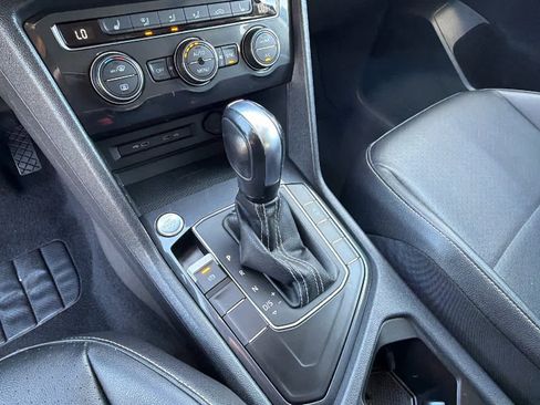 Used 2021 Volkswagen Tiguan SE image 13