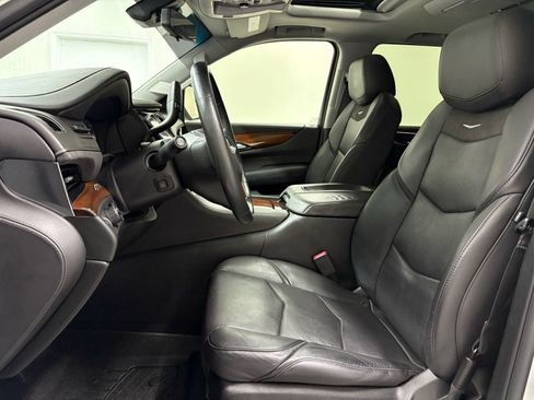 Used 2018 Cadillac Escalade Premium Luxury RWD image 13