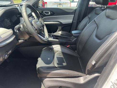 Used 2025 Jeep Compass Limited AWD/4WD image 27