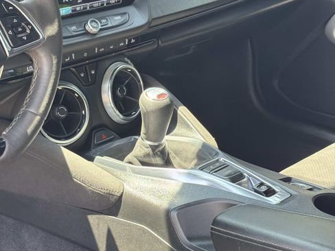 Used 2017 Chevrolet Camaro SS RWD image 9