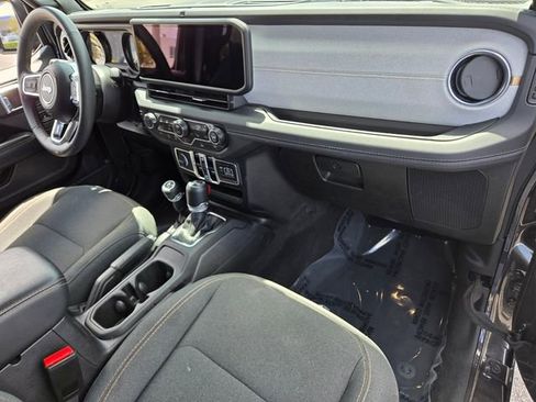 Used 2025 Jeep Wrangler Unlimited Sahara AWD/4WD image 18