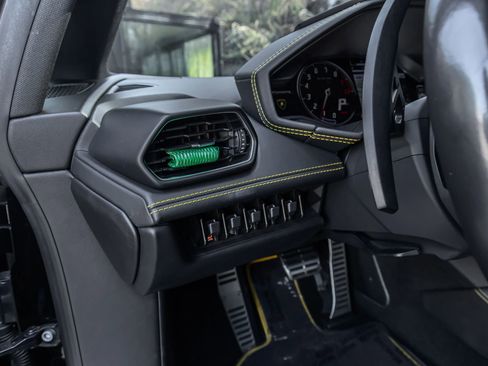 Used 2017 Lamborghini Huracan LP 610-4 image 32