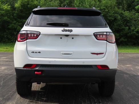 Used 2025 Jeep Compass Trailhawk AWD/4WD image 5