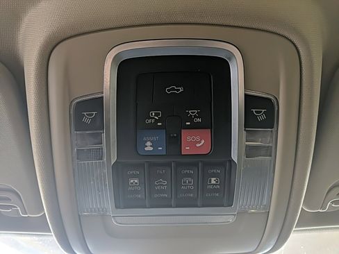 Used 2019 RAM 1500 Laramie image 28