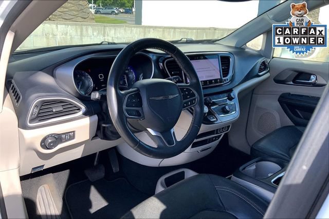 Used 2022 Chrysler Pacifica Touring-L FWD image 14