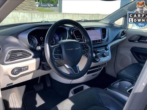 Used 2022 Chrysler Pacifica Touring-L FWD image 14